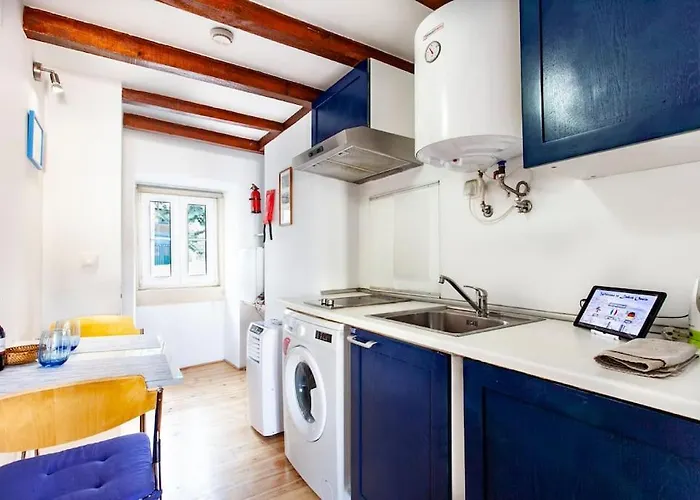 Διαμέρισμα Mouraria 2 - View From French Balcony & Smart Check-in *