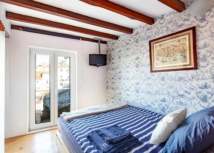 Διαμέρισμα Mouraria 2 - View From French Balcony & Smart Check-in