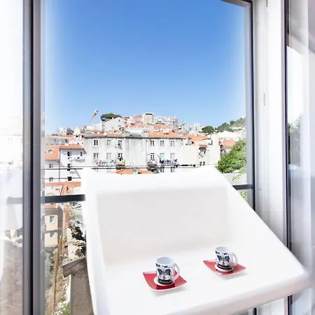 Apartment Mouraria 2 - View From French Balcony & Smart Check-in Lissabon