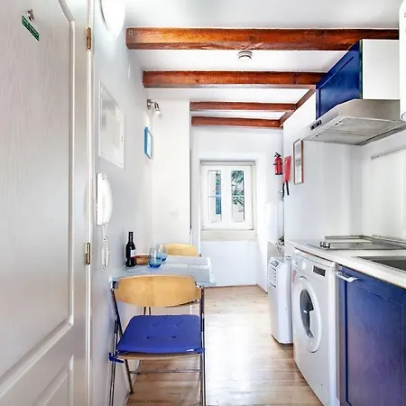 Apartment Mouraria 2 - View From French Balcony & Smart Check-in Lisbon
