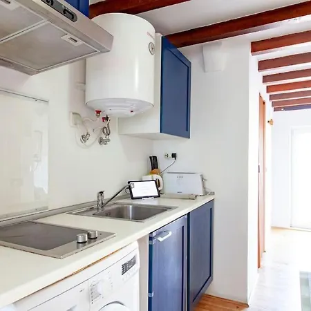 Mouraria 2 - View From French Balcony & Smart Check-in Apartment *